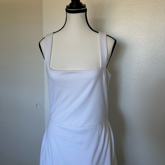 Victorias Secret Active Dress w/ Built in Shorts NWOT - Picture 5 of 9